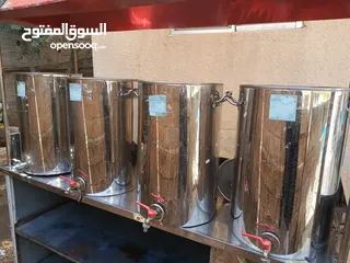  2 طاولات ستانلس وعرباية عصير