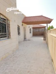  1 فيلا لم تسكن تشطيب فخم واجهة 35 متر حجر عالشارع في منطقة الجريبا - ياجوز
