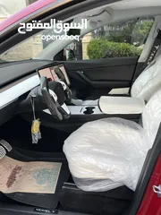  15 تيسلا Y 2022 performance لون خمري مميزة داخلي ابيض الاداء العالي دفع رباعي وبسعر مغري جداً جمرك جديد