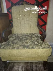  5 طقمين كنب زان بحاله ممتازه وطقم سفره مع ملحقاتها للبيع
