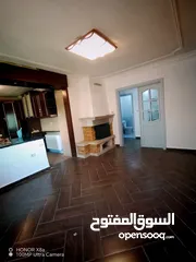  9 شقة للبيع مخدومة مع مصعد طابق اخير حالة ممتازة مطبخ أمريكي حالة ممتازة سكن مرة واحدة