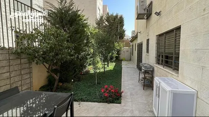  7 شقة مفروشه ارضية مع حديقة وكراج خاص للايجار في الصويفيه / قرب زيت وزعتر