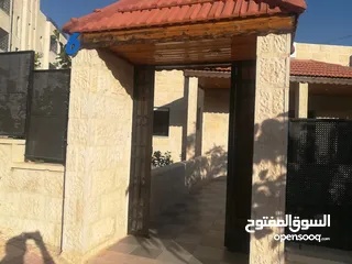  10 طابق مستقل من فيلا للايجار في ضاحية الرشيد مقابل فندق قصر الحرير
