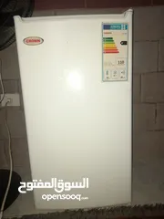  6 ثلاجه كراون 6 قدم لون ابيض للبيع قابل للتفاوض بشكل بسيط.     الثلاجه نضيفه كثير