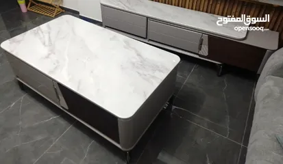  3 مزنون مع طاوله وسط فاخر جرانيت شبه جديد