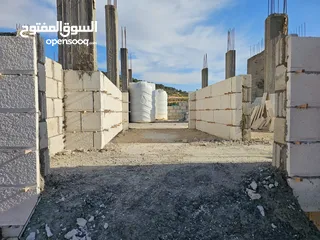  9 ارض مع بيت للبيع