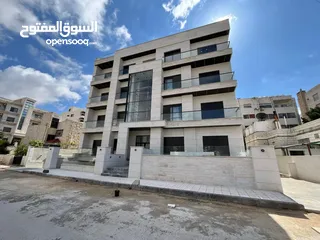  1 شقه استثماريه عباره عن ثلاث استديوهات مع ترس للبيع خلف جامعة الاردنية