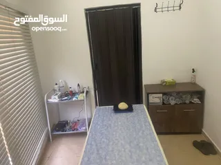  7 اثاث مكتبي للبيع مكتب مدير مع الملحقات و مكتب السكرتيرة وطقم كنب جلد وكرسي المدير وكراسي استقبال