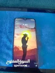  2 تلفون ViVO اصلي شغال بس شاشة لازم يتغير يجي مع شاحن