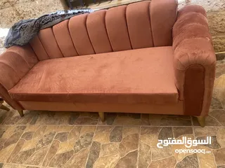  1 طقم كنب 7 مقاعد بحالة الوكالة  بسعر مغري