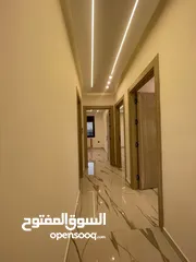  6 شقة ثالث مع روف 180م للبيع في تلاع العلي باطلاله رائعه و أقساط مريحة