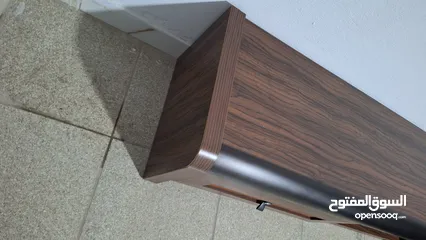 4 طاوله تلفزيون مع ظهر خشب جديده للبيع