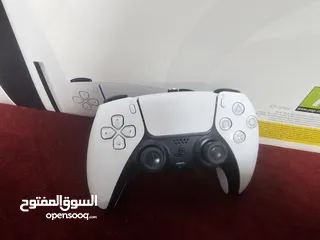  3 PS5  2 controls white and black  825G CFI-1216A بلايستيشن 5 يدات تحكم عدد 2  أحدث موديل مع 3 سيدي