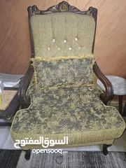  6 طقمين كنب زان بحاله ممتازه وطقم سفره مع ملحقاتها للبيع