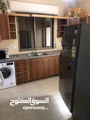 5 شقة في منطقه الجبيهه الشارع الرئسي للبيع