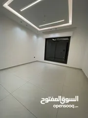  18 شقة للبيع رجم عميش طابق ارضي 250 متر مع ترس وكراج خاص 4 غرف نوم 2 ماستر