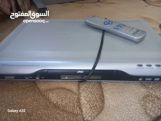  1 طاولة تلفاز وdvd و ستيريو