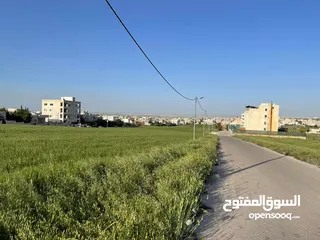  8 ارض 750م الحصن جنوب الراهبات حوض دبات ابوالنصر منطقة العالية مقابل الهابي لاند وقرب مدارس الاسلامية