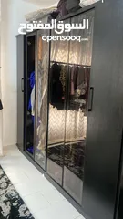  1 خزانه لون اسود