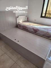  3 تخت عدد 2 واحد بصندوق مع بيرو وكمودينه