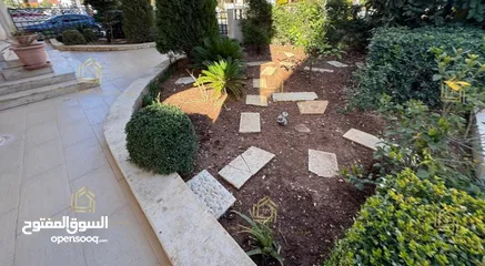  1 شقة مميزة - خلدا - 4نوم 1ماستر - 300م داخلي - ارضية مع ترسات وحديقة بمساحة 400م - قرب الخدمات