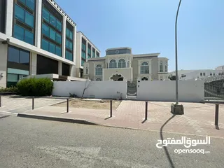  1 7 BR Villa In Shatti Al Qurum For Rent