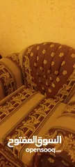  7 طقم غرفة ضيوف 7 مقاعد بحالة جيدة ليس بحاجة لشئ اسفنج ممتاز وقماش ولا مزع ولا اهتراء خشب ممتاز