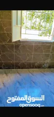  3 بسبب السفر شقه ارضي للبيع 3 غرف نوم و2وصالونين و 3حمامات و2 ومطبخين وحديقه صغير 3-4م داخل المنزل في