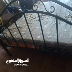  5 تخت مفرد ونص مصري