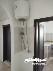  5 شقة للايجار  مساحة الشقه 107م مكون من صاله وغرفة قعده وغرفة نوم وغرفة جلوس وحمام ومطبخ وبلكونه