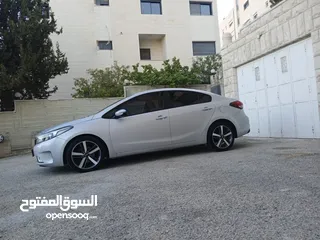 1 كيا K3 /موديل 2017/ ماتور 1600/ اقتصاديه/اصل سولار/ غنيه عن التعريف