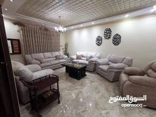  9 فيلا للبيع بالبنيات طريق المطار شارع الخدمات في حي هادئ جدا