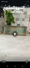  2 عندي حوض سمك زجاج ثقيل  جميل جدا   ارتفاع 40 عرض 100 مناسب للاطفال وقوي