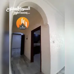  9 شقة طابق اول مع بلكونة ومصعد للإيجار في افضل وارقى المواقع في ضاحية الاقصى واسعة