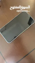  3 iPhone XR أبيض بحالة ممتازة جداً، لم يُفتح أو يُصلّح نهائيًا، نظيف وكأنّه جديد.