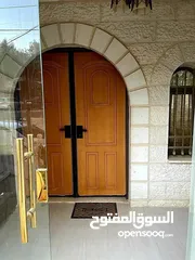  3 شقة في عمارة طابق اول ارضي مطل عالشارع مباشرة