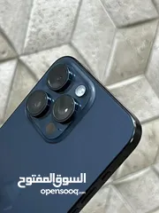  4 iPhone 15 pro max  256g الجهاز مشحون 20 مره  يعني وكاله