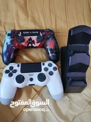  9 بليستيشن4 برو تيرا وكاله للبيع  والجهاز صلاة النبي عليه معه ايادي ثنتين جداد وكامل وصلاته وسيدي فيفا
