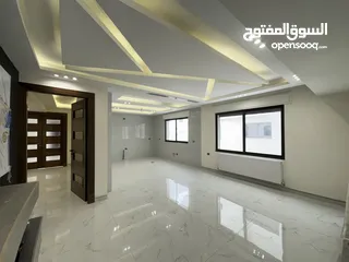  16 شقه شبه ارضي مميزة مساحة 240م مع تراس 200م بسعر مميز (مشروع 112)