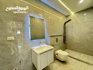  18 شقة فخمة طابق اخير + مع روف