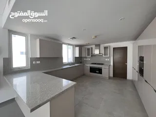  10 5 + 1 BR Amazing Large Villa in Al Mouj