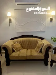  4 طقم كنب نظيف 9 اماكن مكون من ثلاثيه عدد1 وثنائية عدد 2 ومفرده عدد 2 للبيع المستعجل