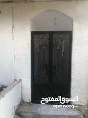  3 شقة للبيع السلالم  طابق اول قريبة من مسجد خرفان منطقة هادئه ‏ممكن تأجيرها
