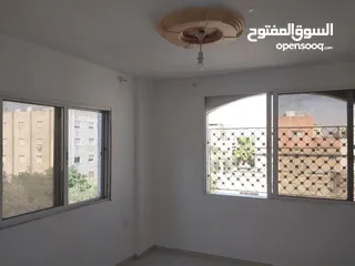  3 شقة للايجار شارع الحصن بالقرب من مجمع الشيخ خليل