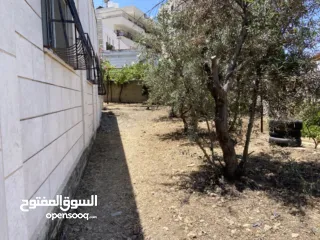  8 ارض مع بناء قائم