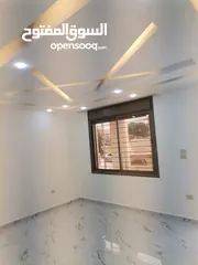  4 شقه 205 م طابق ثاني فني للبيع على شارع البترا شرق اربد مول قراند مقابل بيت البن البرازيلي