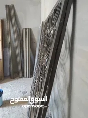  2 بابين حديد و المنيوم بحاله ممتازه