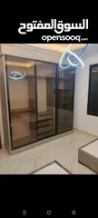  3 خزائن طابقين دخلي سحاب زجاج كشف وأضاء تفصيل حسب الطلب اللون حسب الطلب عرض 3م ارتفاع 250 عمق60 خشب لا