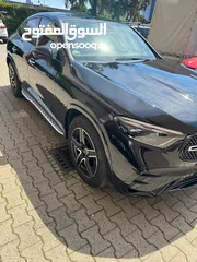  4 Mercedes GLC-300