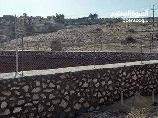 9 تشييك مزراع وعمل سلاسل الحجرية وبناء شاليهات وبيوت وصيانة جميع انواع صيانة بالبيوت والمزارع